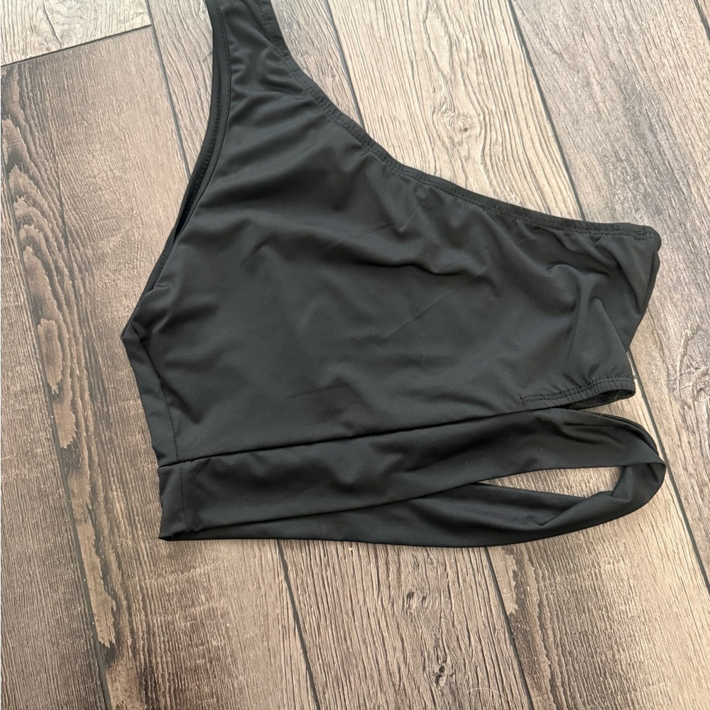 Black One-Shoulder Crop Top
